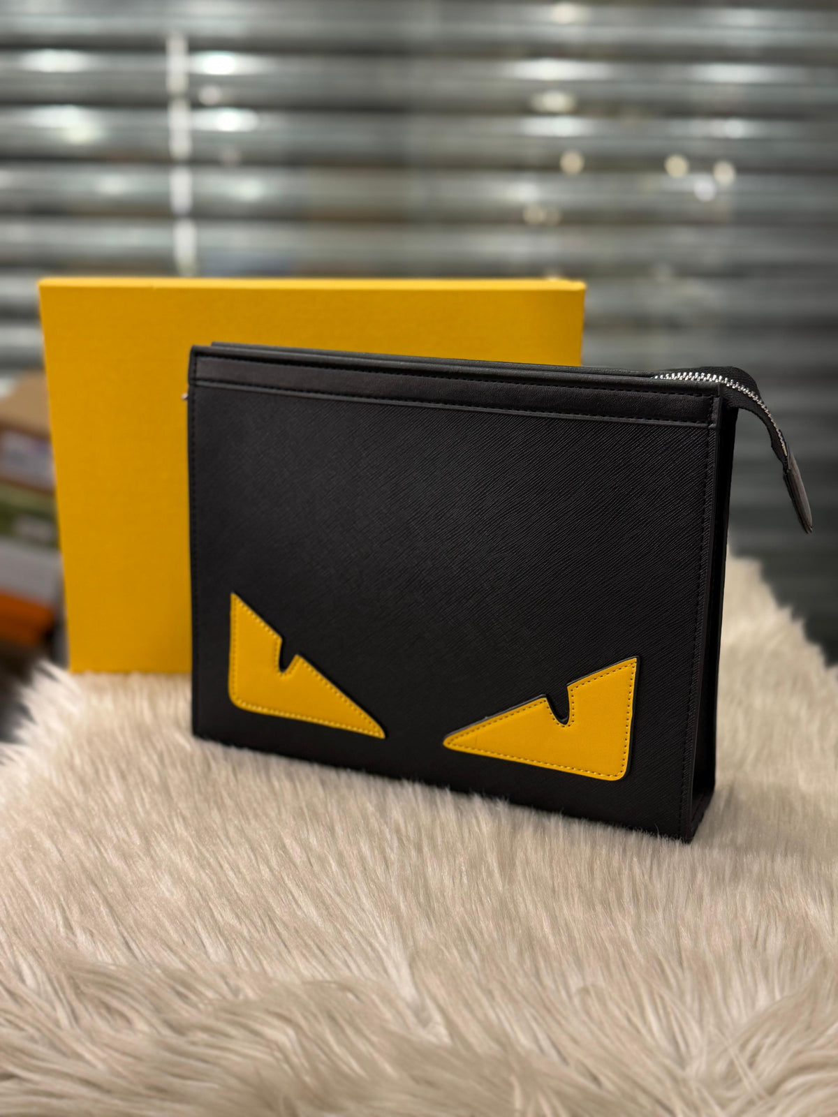 Male Hand Pouch-02