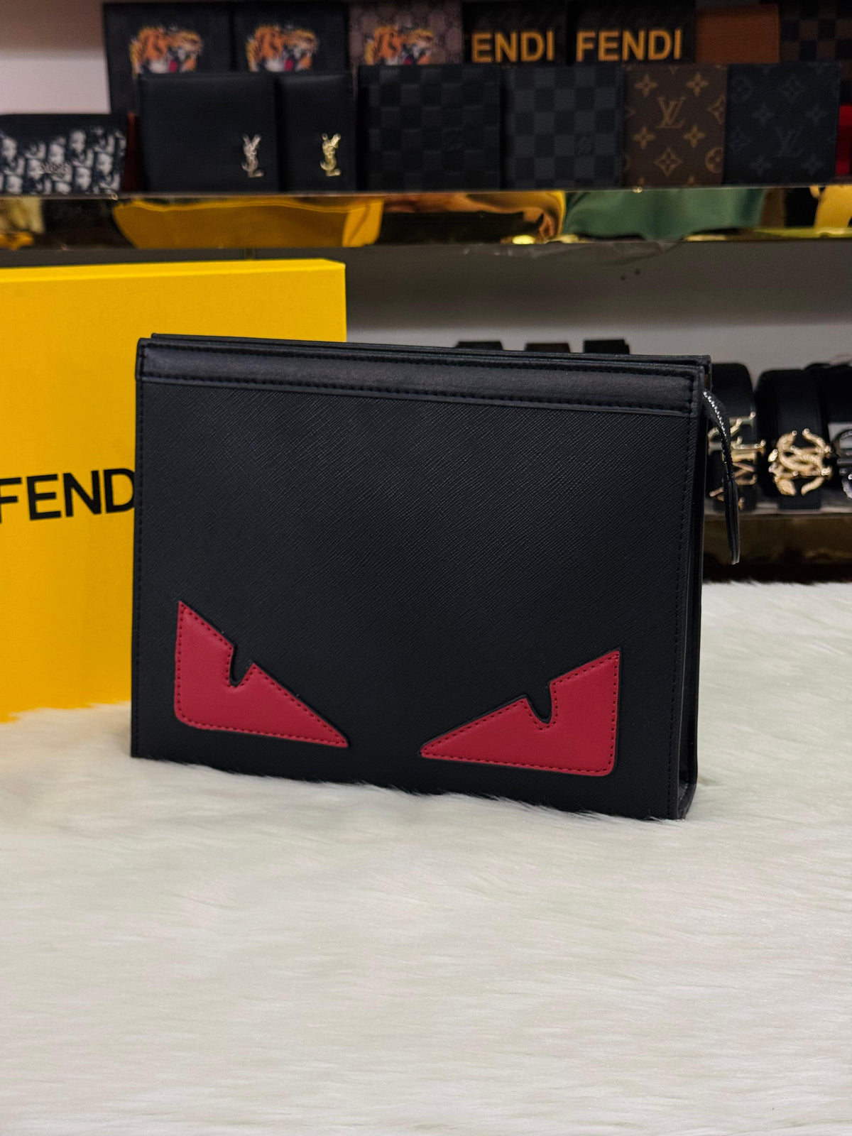 Male Hand Pouch-03