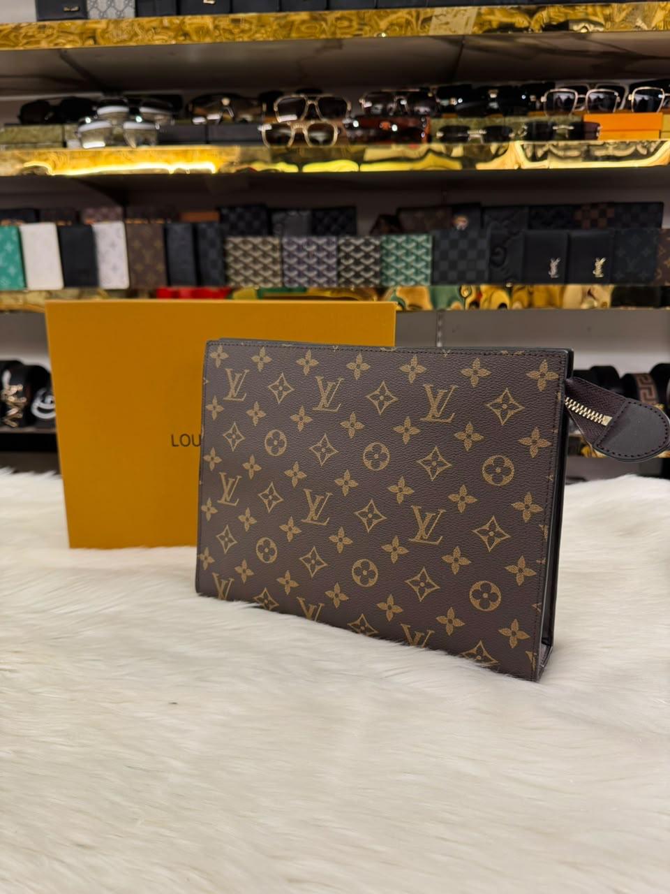 Male Hand Pouch-07