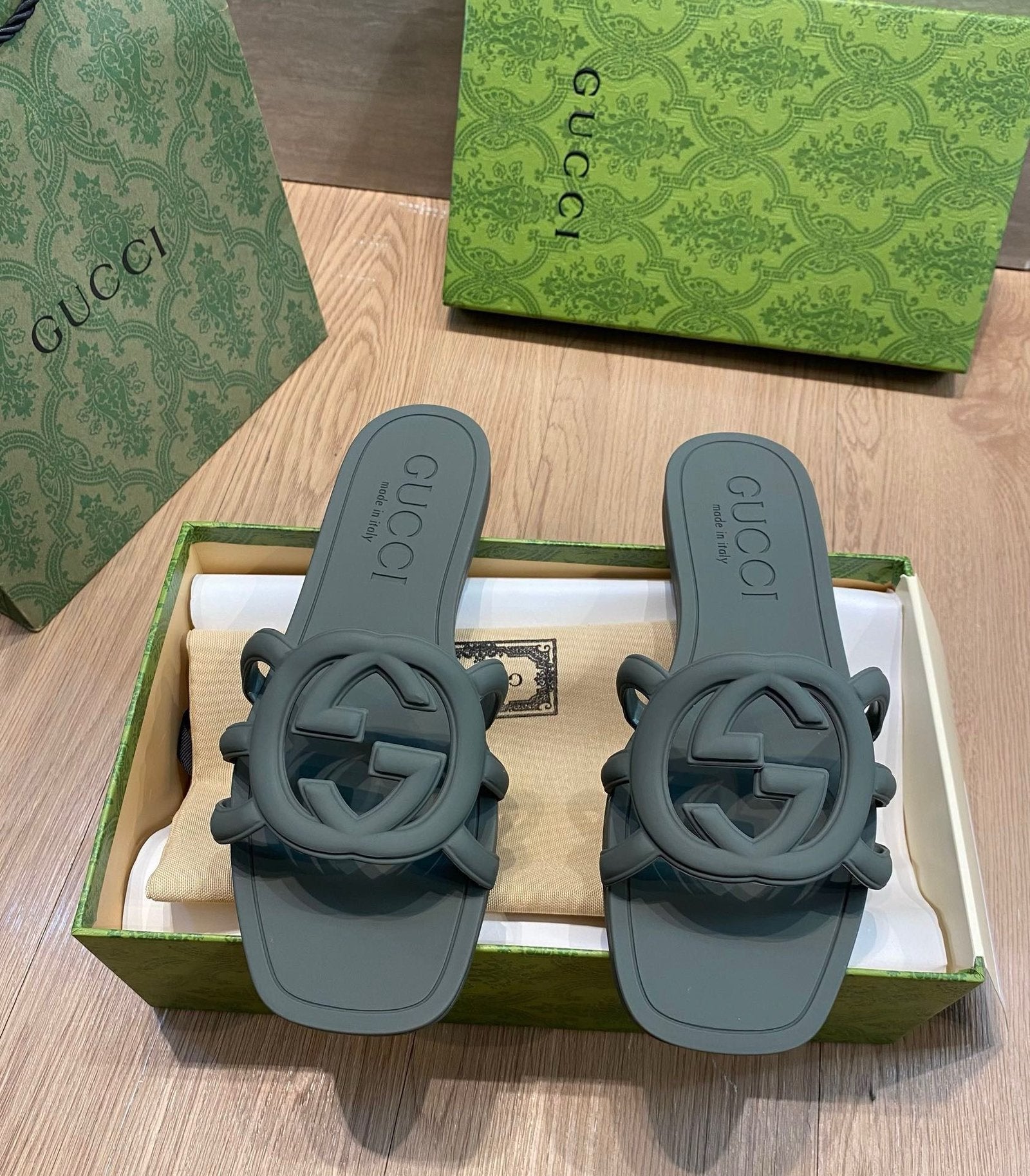 FEMALE SLIDES-003