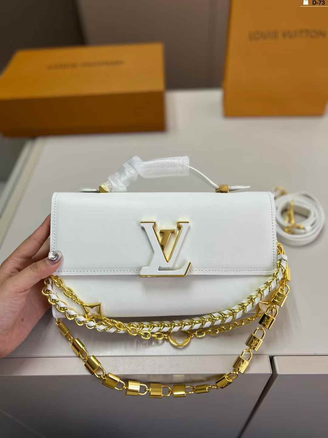 LV Wallet On Chain Capucines - Glamour Grabs -407