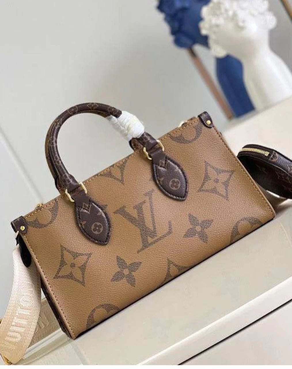 LV On the Go Medium Statement Bag -422