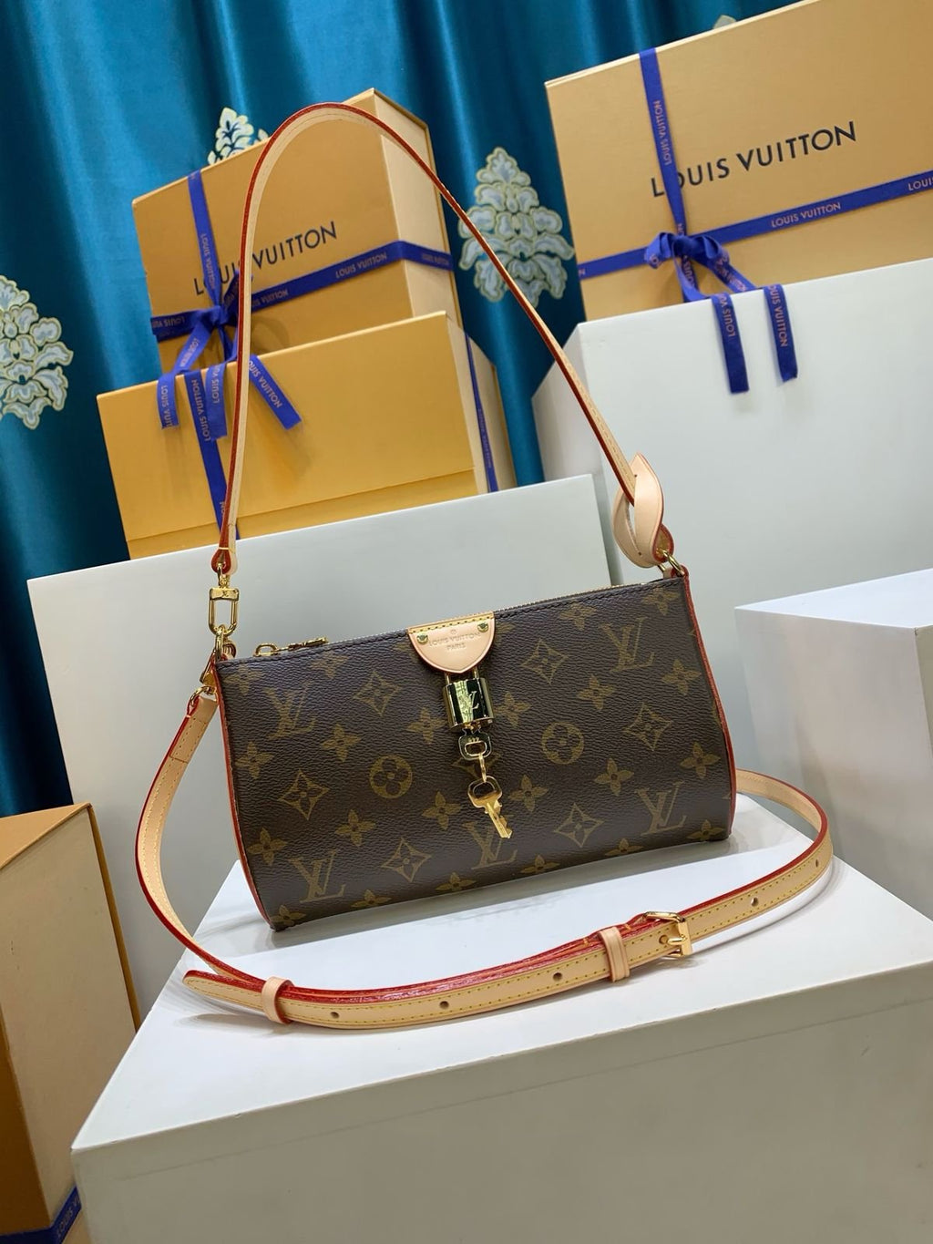 Louis Vuitton Pochette Tirette bag