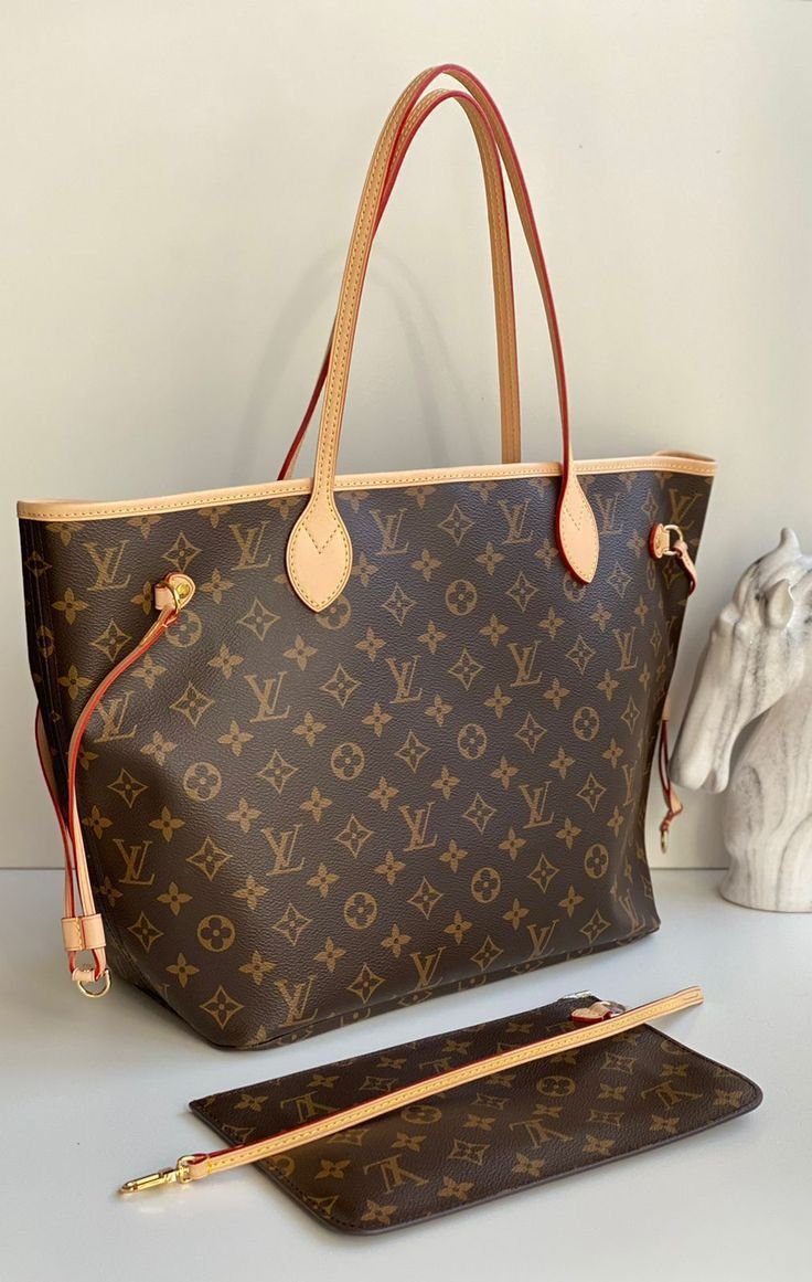 Louis Vuitton MM Tote Bag in Monogram Canvas