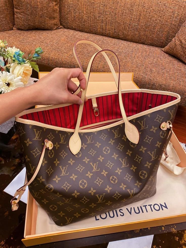 Louis Vuitton MM Tote Bag in Monogram Canvas