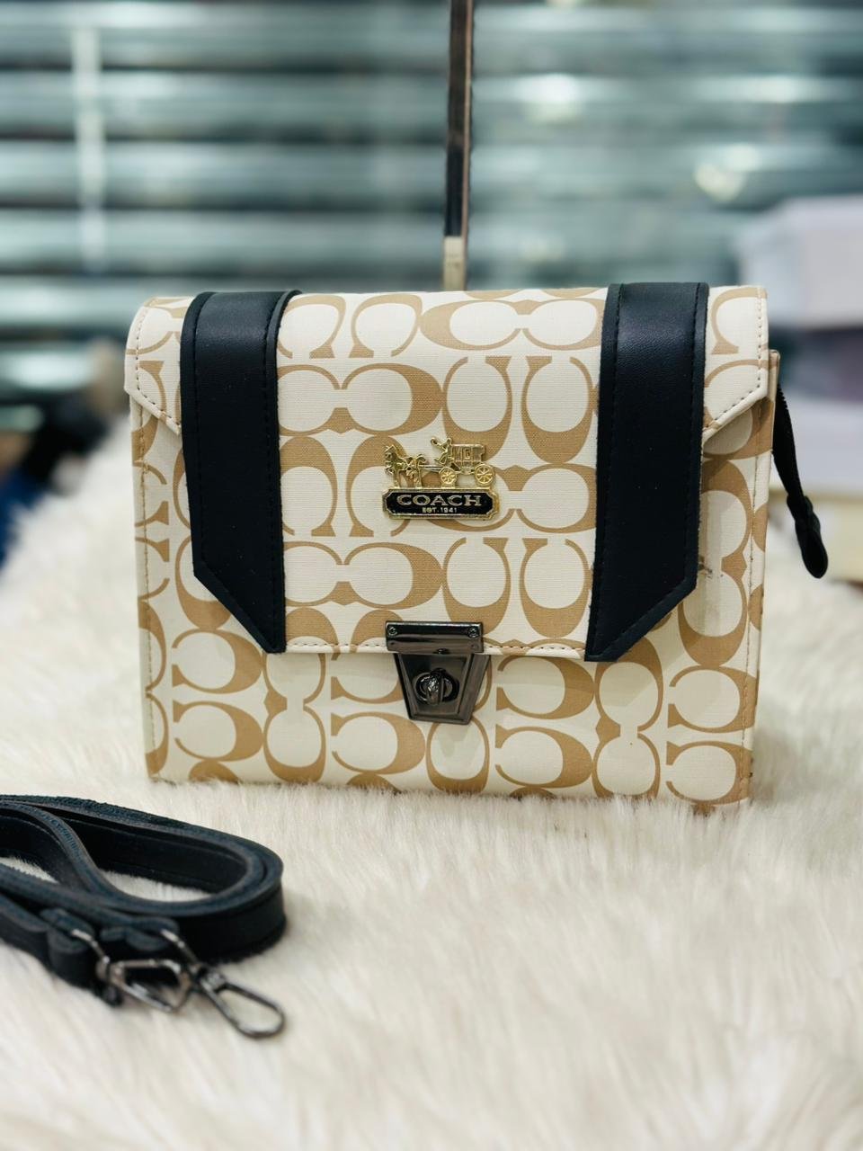 HANDBAG 4