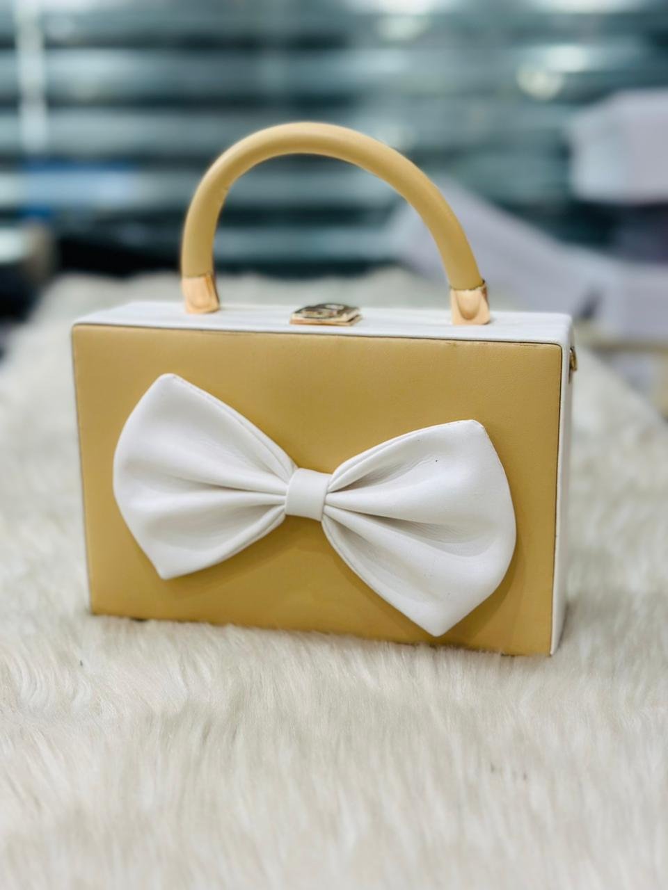HANDBAG 10