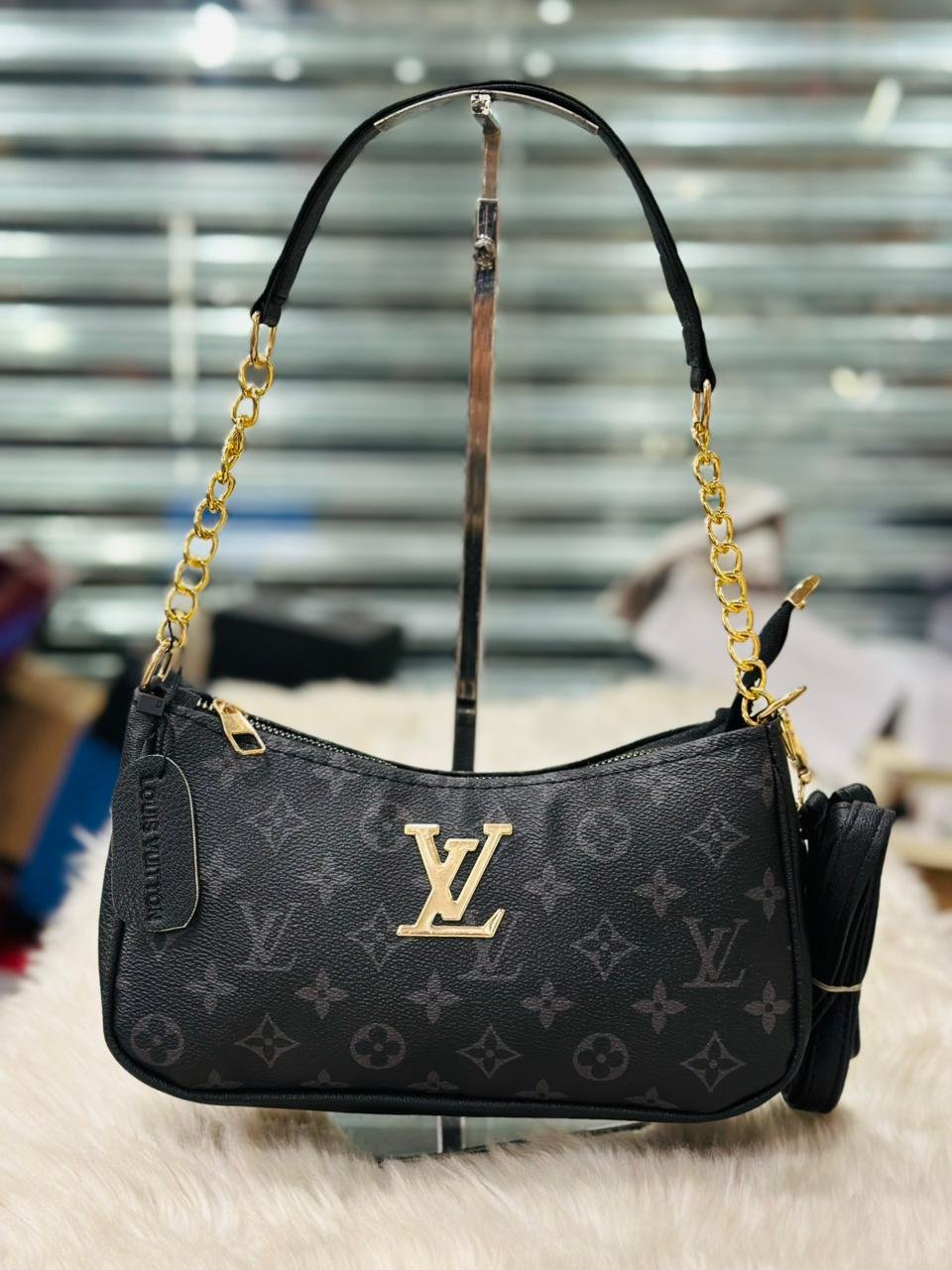 HANDBAG 18