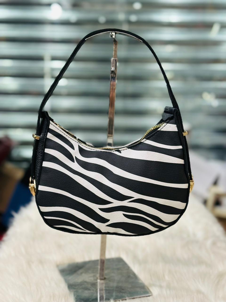 HANDBAG 20