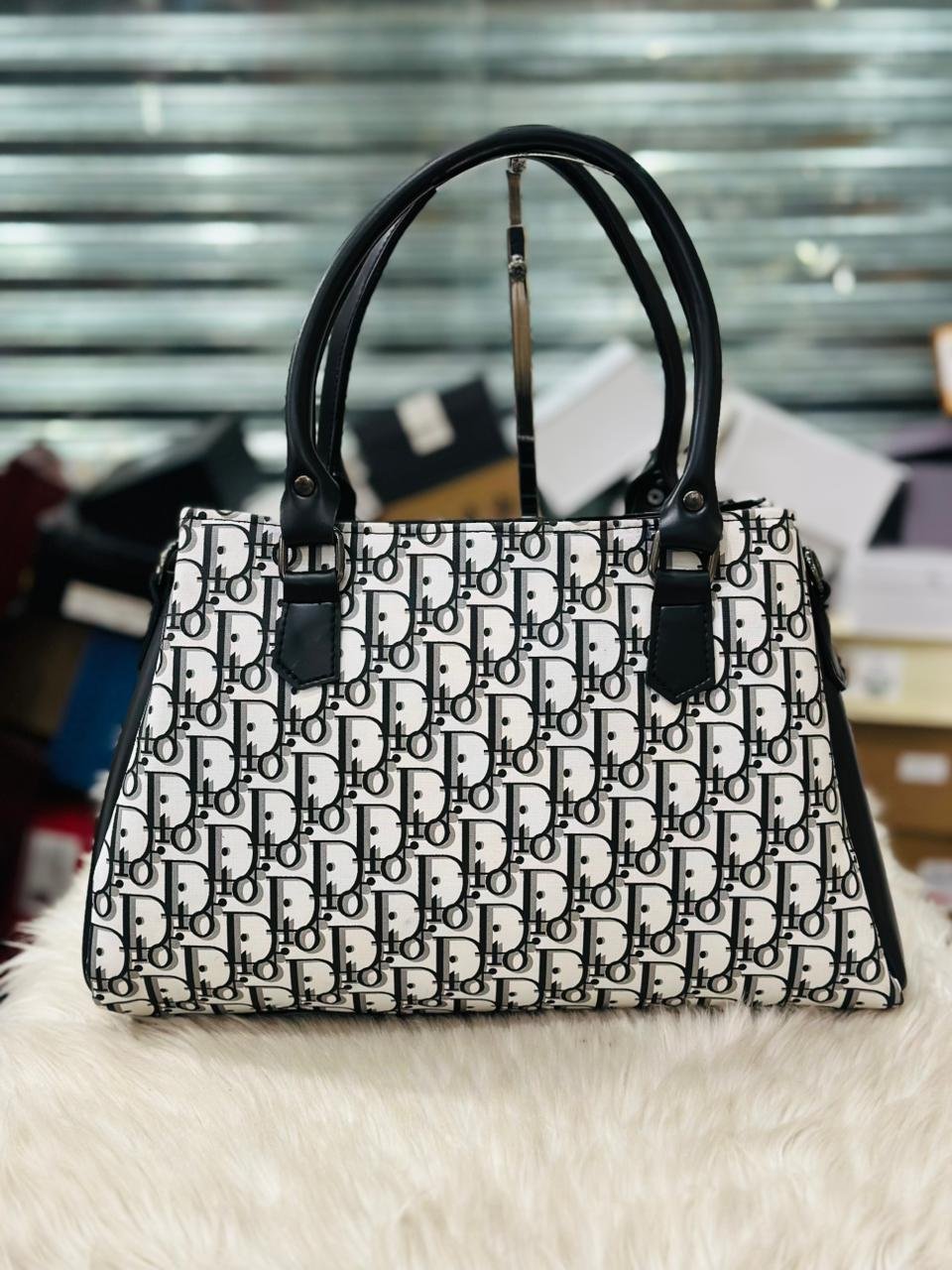 HANDBAG 31