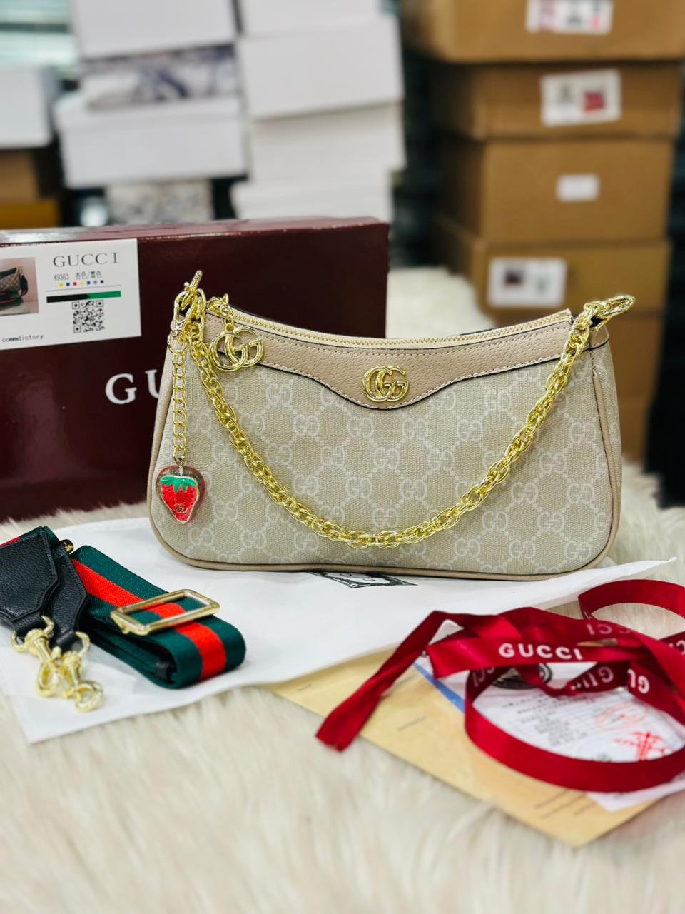 Gucci Ophidia Small Shoulder Bag in Beige