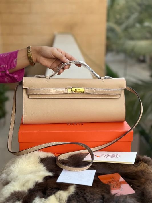 Hermès Kelly Cut Clutch in Beige Leather