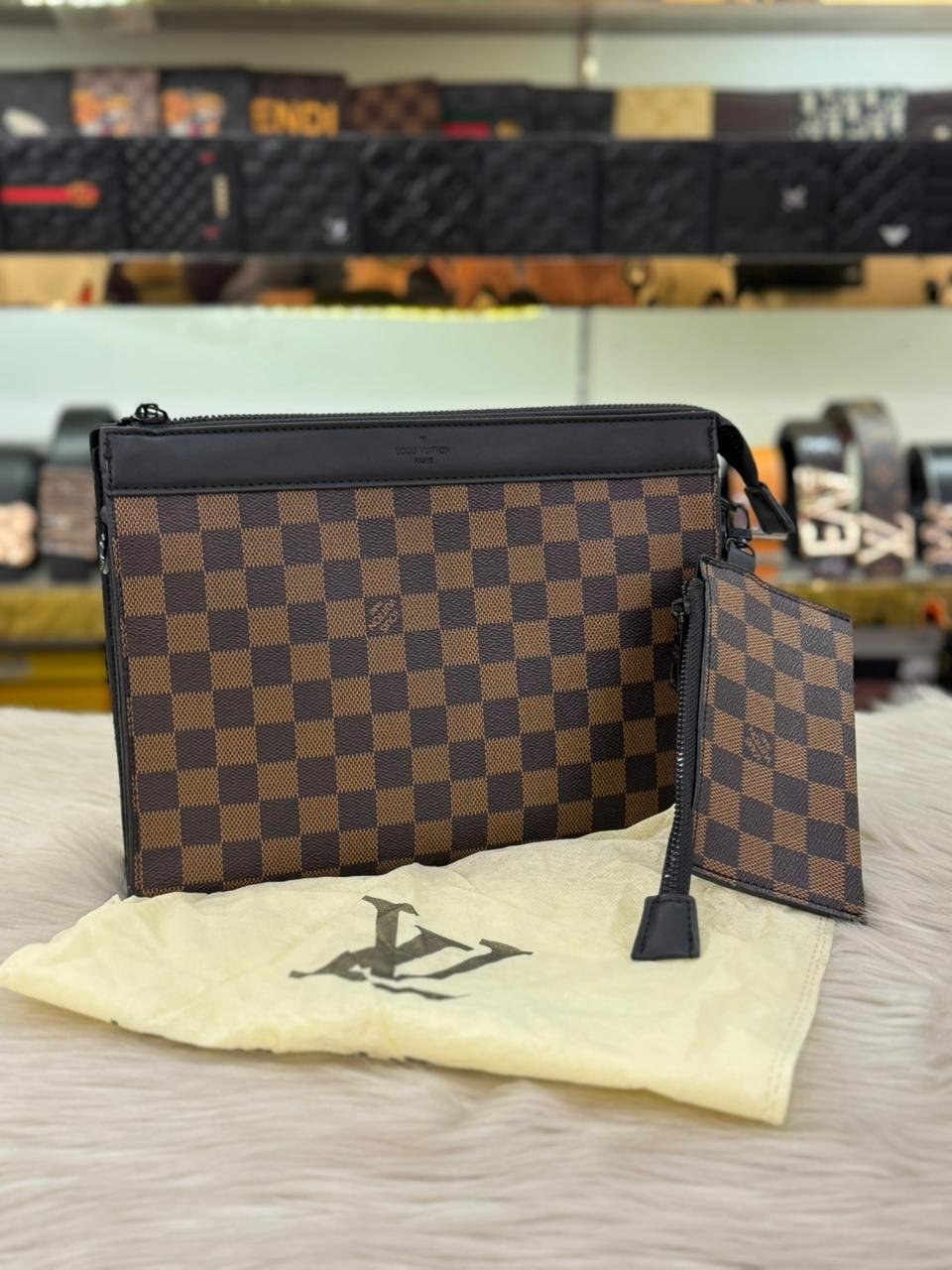 HAND POUCH -011