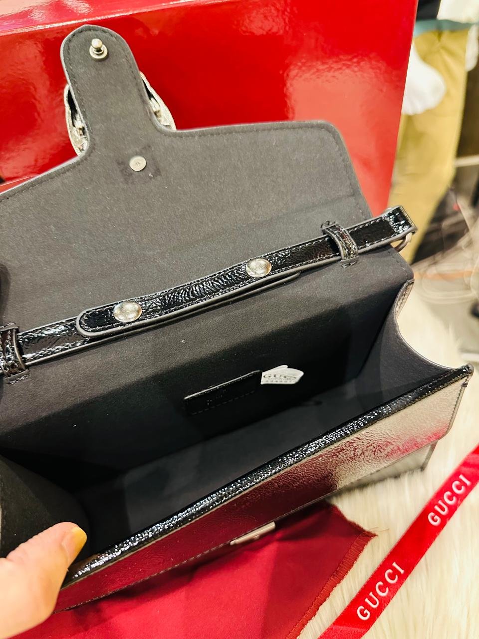 Gucci Dionysus Small Shoulder Bag in Black Leather.