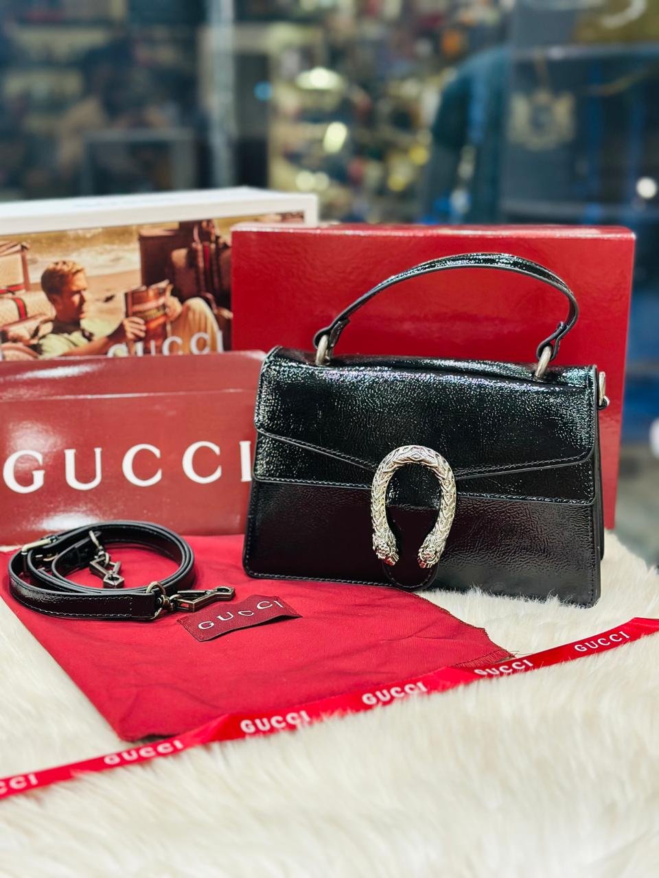 Gucci Dionysus Small Shoulder Bag in Black Leather.
