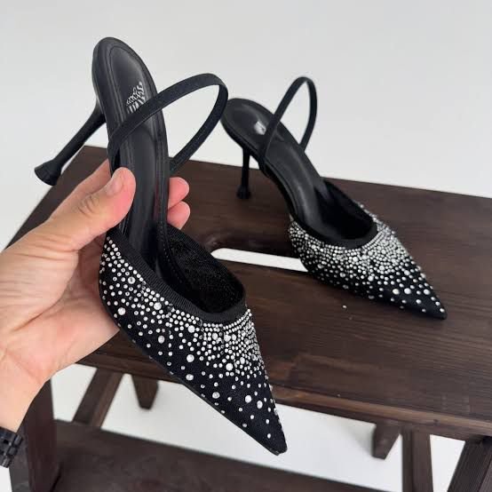 HEELS -004