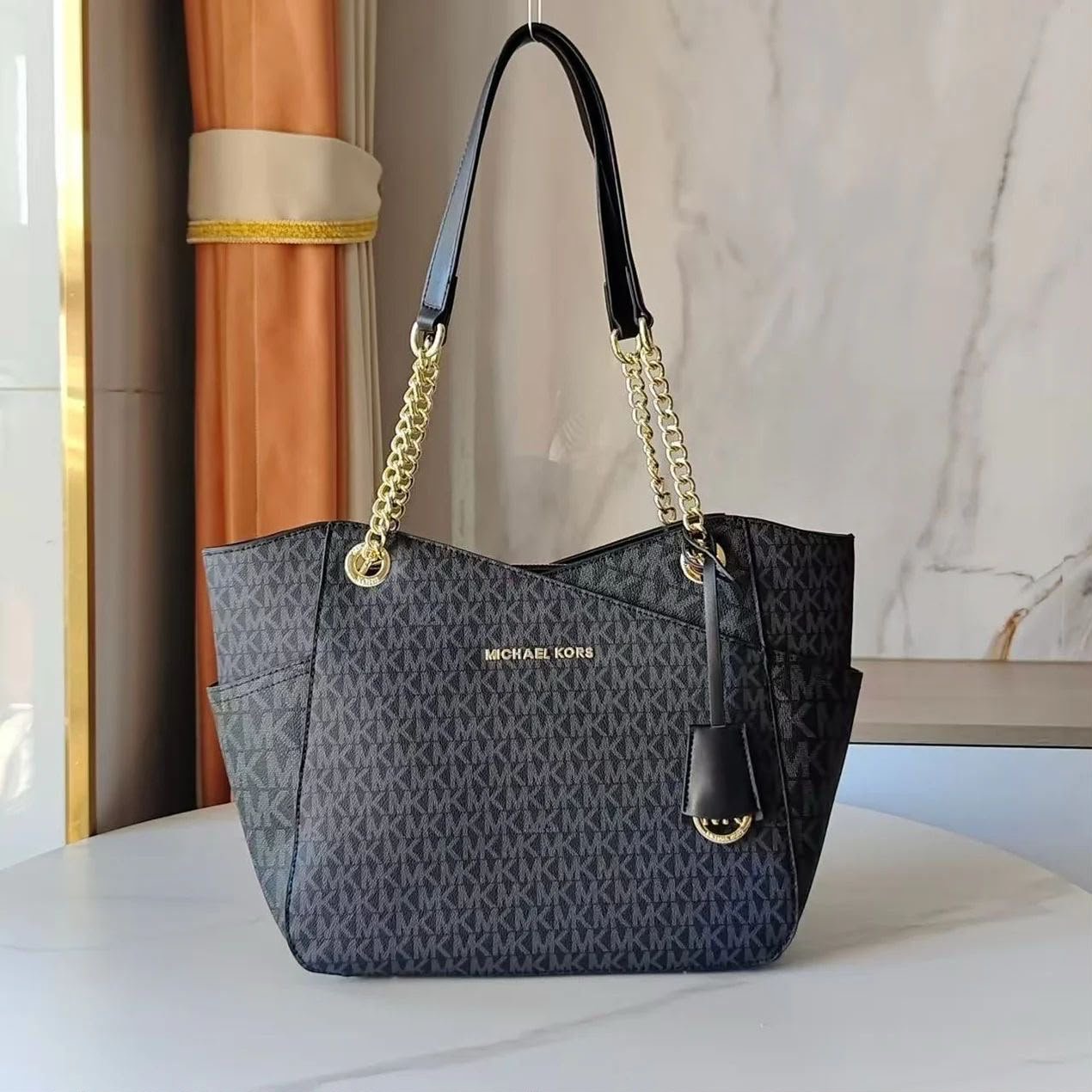 Michael Kors Jet Set Tote Bag in Black