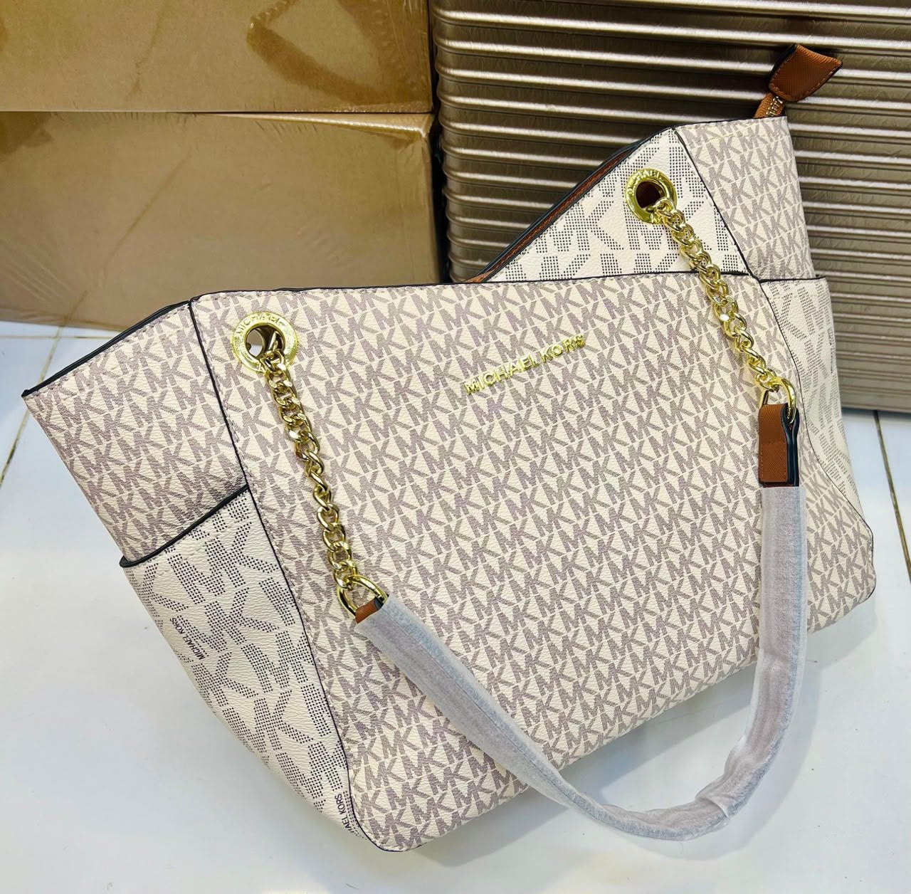 Michael Kors Jet Set Tote Bag in White