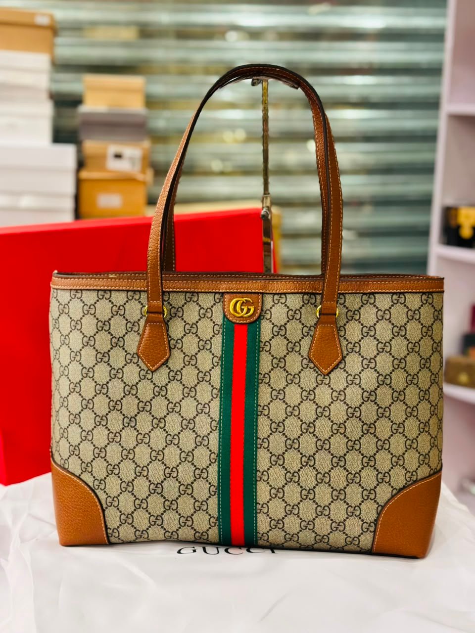 Gucci Ophidia GG Medium Tote in Brown