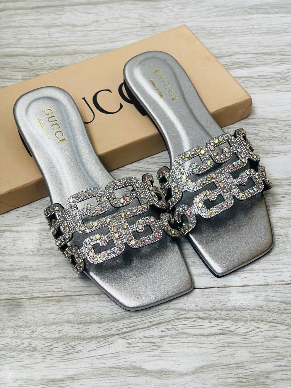 FEMALE SLIDE -050