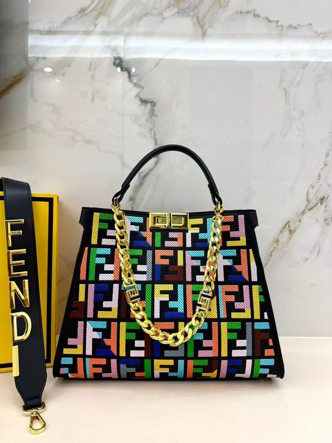 Fendi Peekaboo Handbag in Multicolor