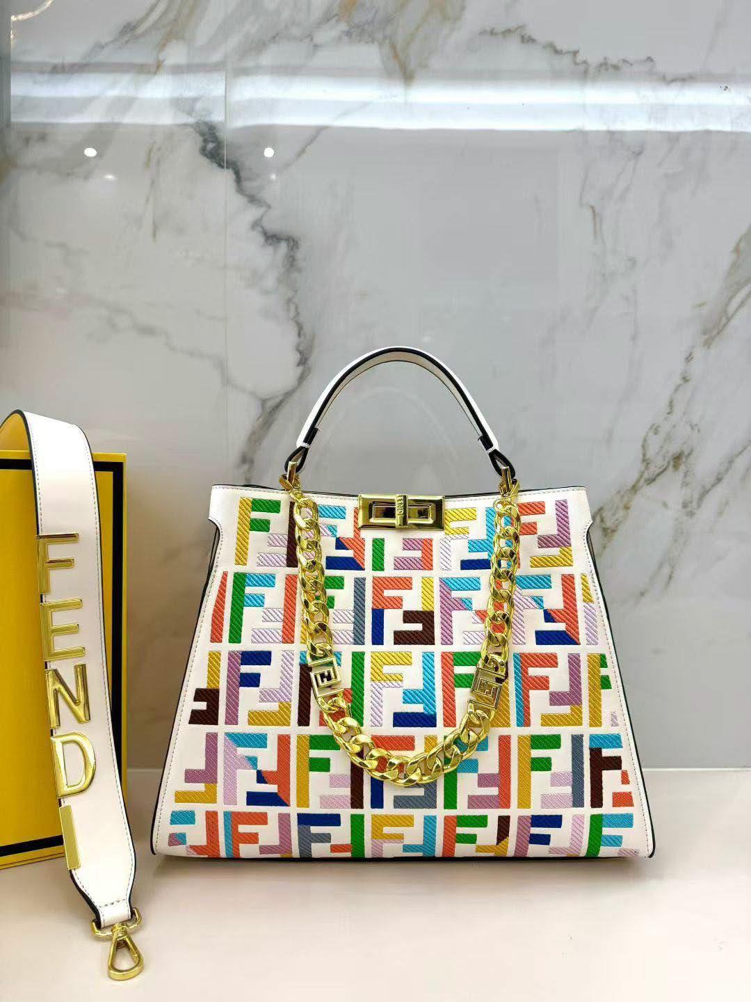 Fendi Peekaboo Handbag in Multicolor