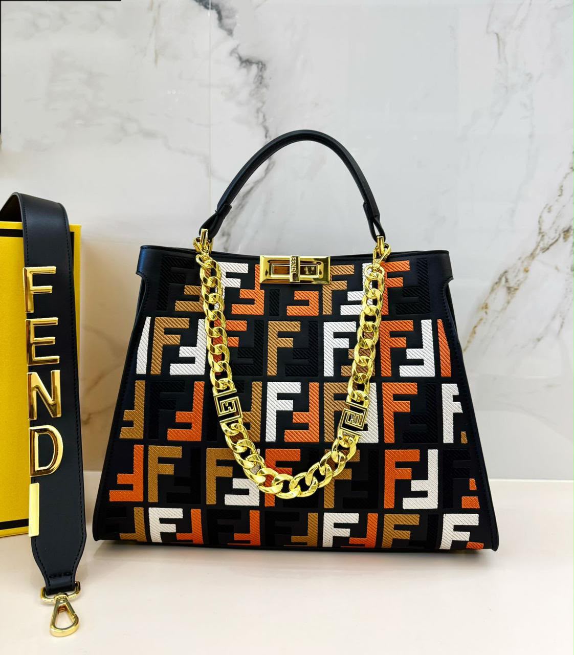 Peekaboo handbag -101