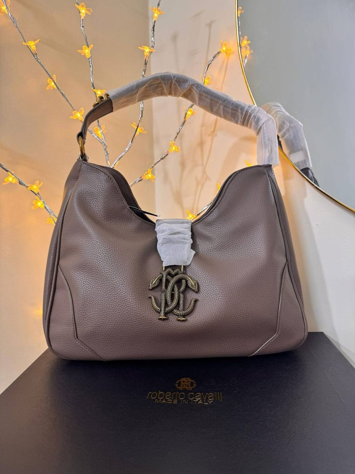Curved structured handbag-014