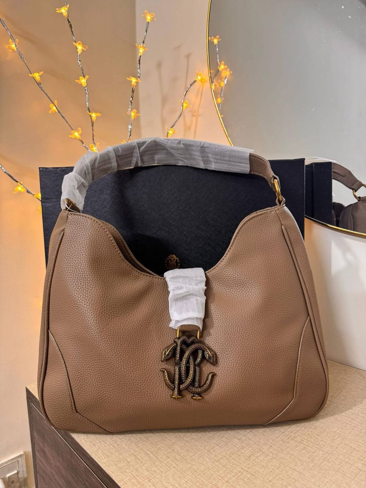 Curved structured handbag-013