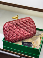 Veneta Knot leather clutch-HB98